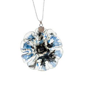 DIJE FLOR AZUL Y NEGRA