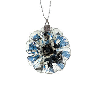 DIJE FLOR AZUL Y NEGRA